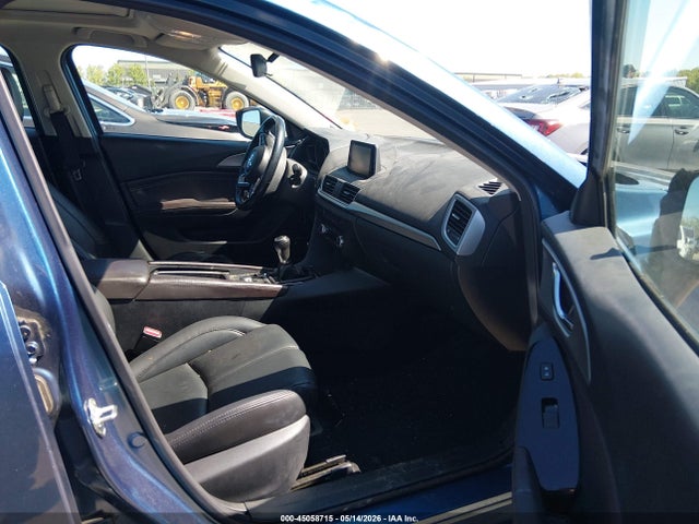 45058715 :رقم المزاد ، 3MZBN1V39JM213592 vin ، 2018 Mazda Mazda3 Touring مزاد بيع
