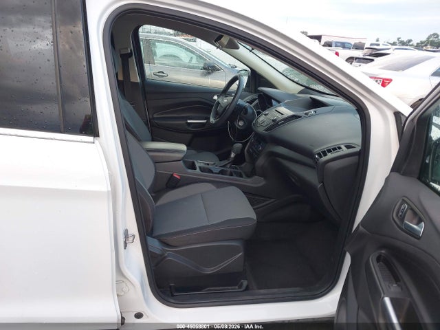 45058801 :رقم المزاد ، 1FMCU0GD2HUE38979 vin ، 2017 Ford Escape Se مزاد بيع
