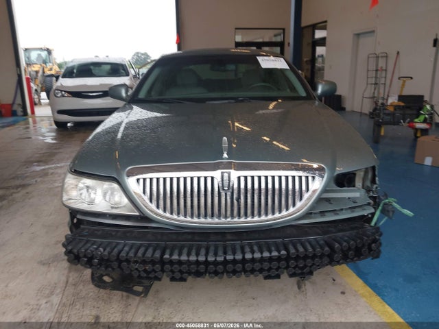 45058831 :رقم المزاد ، 1LNHM81W05Y617248 vin ، 2005 Lincoln Town Car Signature مزاد بيع
