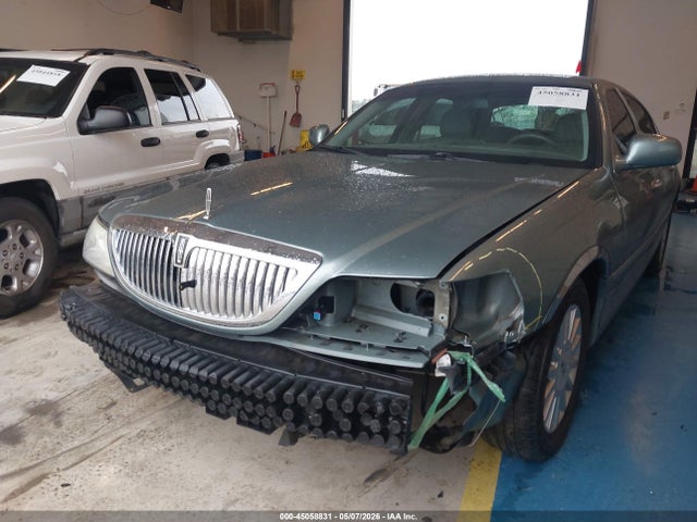 45058831 :رقم المزاد ، 1LNHM81W05Y617248 vin ، 2005 Lincoln Town Car Signature مزاد بيع