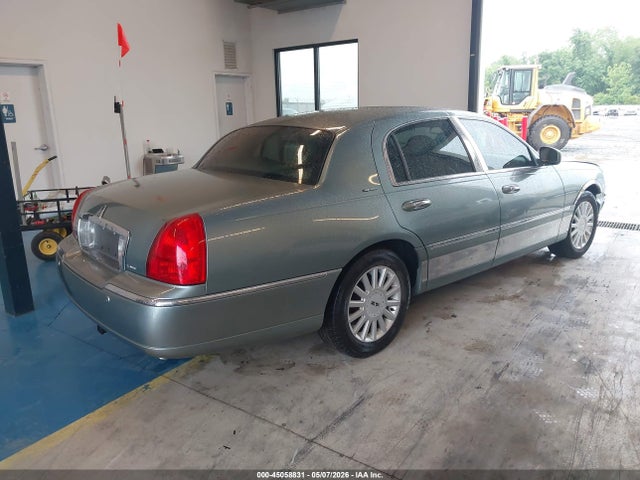 45058831 :رقم المزاد ، 1LNHM81W05Y617248 vin ، 2005 Lincoln Town Car Signature مزاد بيع