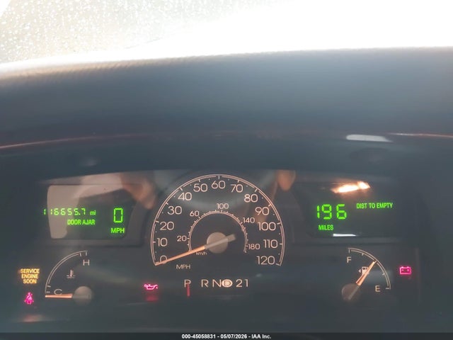 45058831 :رقم المزاد ، 1LNHM81W05Y617248 vin ، 2005 Lincoln Town Car Signature مزاد بيع