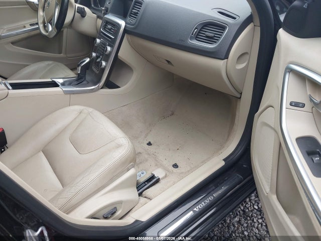 2016 Volvo V60 T5 Drive-e Premier მანქანა იყიდება აუქციონზე, vin: YV140MEK2G1316274, აუქციონის ნომერი: 45058958
