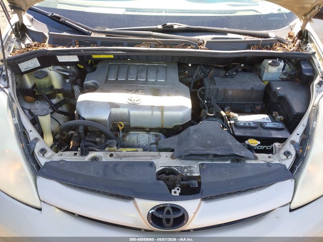 45059065 :رقم المزاد ، 5TDKK4CC7AS301055 vin ، 2010 Toyota Sienna Le مزاد بيع