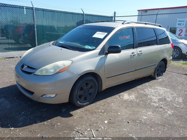 45059065 :رقم المزاد ، 5TDKK4CC7AS301055 vin ، 2010 Toyota Sienna Le مزاد بيع