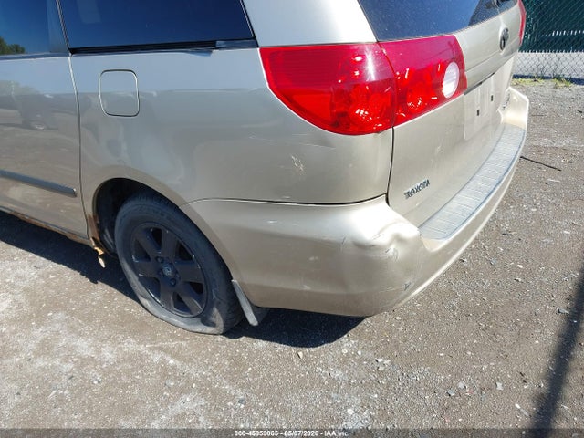45059065 :رقم المزاد ، 5TDKK4CC7AS301055 vin ، 2010 Toyota Sienna Le مزاد بيع