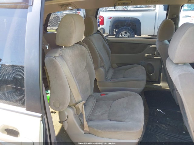 45059065 :رقم المزاد ، 5TDKK4CC7AS301055 vin ، 2010 Toyota Sienna Le مزاد بيع
