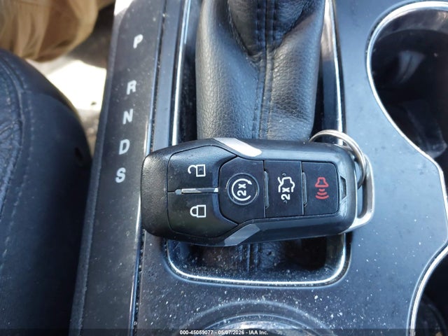 45059077 :رقم المزاد ، 1FM5K8D80HGA95365 vin ، 2017 Ford Explorer Xlt مزاد بيع
