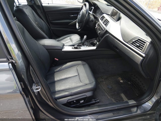 2013 Bmw 328i მანქანა იყიდება აუქციონზე, vin: WBA3A5C50DF358889, აუქციონის ნომერი: 45059124
