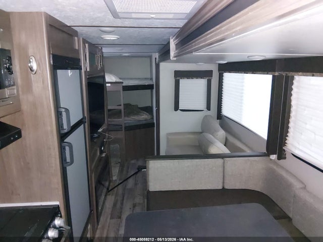 Keystone Bumper Pull Travel Trailer 2020 4YDT29D28LN241154 Image 5