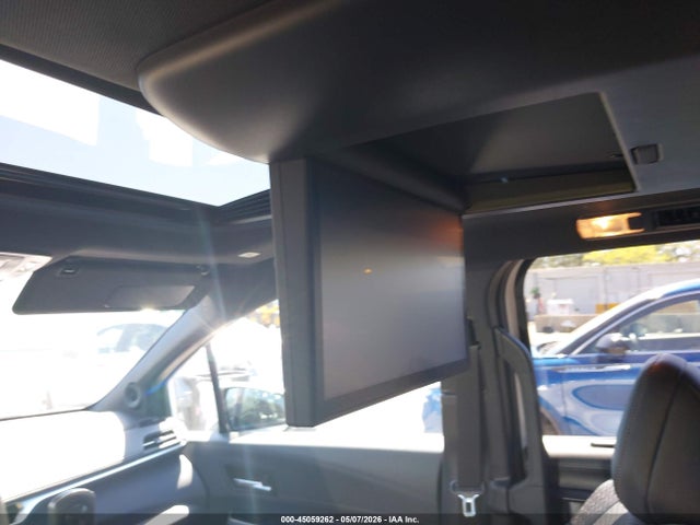 Продажа на аукционе авто 2026 Toyota Sienna Woodland Edition, vin: 5TDCSKFC0TS251509, номер лота: 45059262