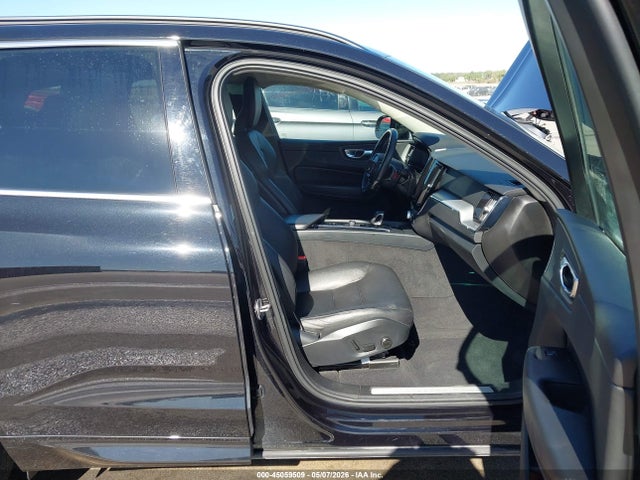 Volvo Xc60 B5 Core 2023 YV4L12RK5P1379511 Image 5
