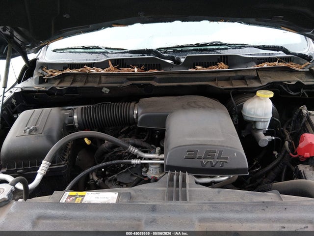 45059530 :رقم المزاد ، 1C6RR7KG6JS318976 vin ، 2018 Ram 1500 Tradesman  4x4 5'7 Box مزاد بيع