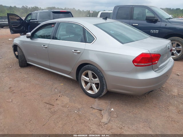 2014 Volkswagen Passat 1.8t Wolfsburg Edition მანქანა იყიდება აუქციონზე, vin: 1VWAT7A38EC043467, აუქციონის ნომერი: 45059538
