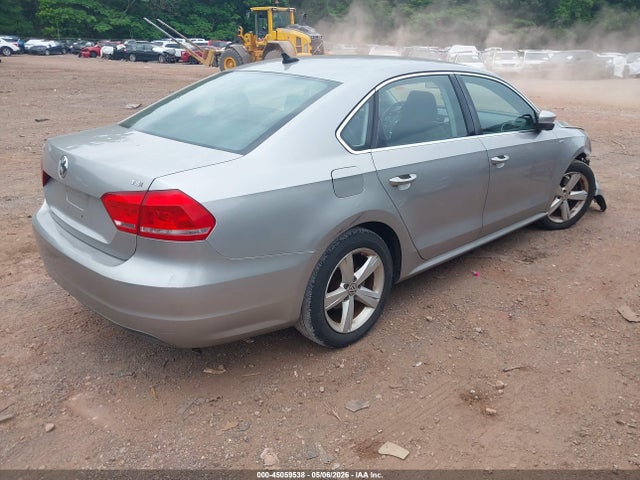 2014 Volkswagen Passat 1.8t Wolfsburg Edition მანქანა იყიდება აუქციონზე, vin: 1VWAT7A38EC043467, აუქციონის ნომერი: 45059538
