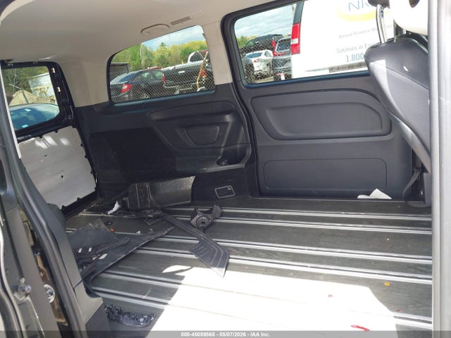 45059565 :رقم المزاد ، WDAPG2EE8H3324983 vin ، 2017 Mercedes-benz Metris مزاد بيع
