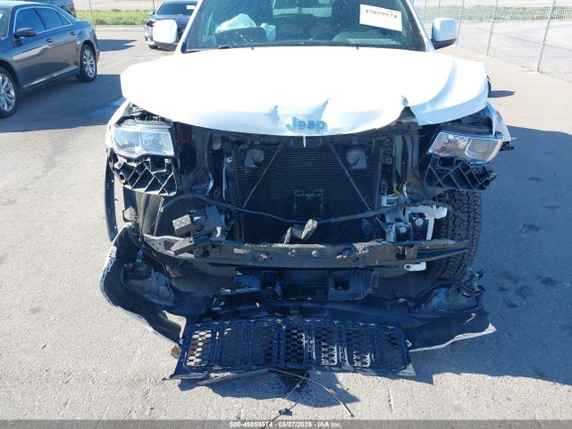 45059574 :رقم المزاد ، 1C4RJFAGXHC645672 vin ، 2017 Jeep Grand Cherokee Laredo مزاد بيع