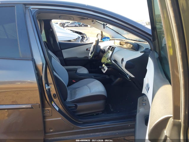 Toyota Prius Two Eco 2018 JTDKARFUXJ3546177 Image 5