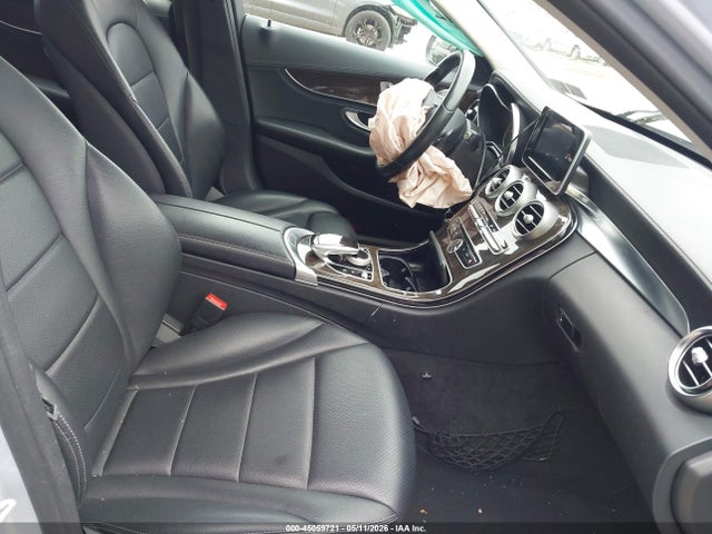 2015 Mercedes-benz C 300 Luxury 4matic მანქანა იყიდება აუქციონზე, vin: 55SWF4KB7FU025713, აუქციონის ნომერი: 45059721