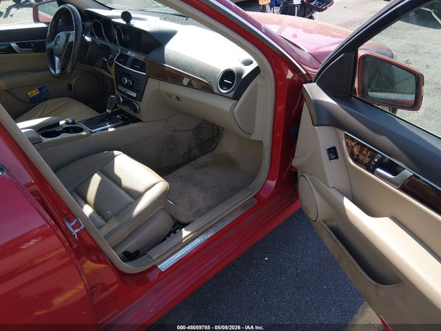 2014 Mercedes-benz C 250 Sport მანქანა იყიდება აუქციონზე, vin: WDDGF4HB2EA952533, აუქციონის ნომერი: 45059785