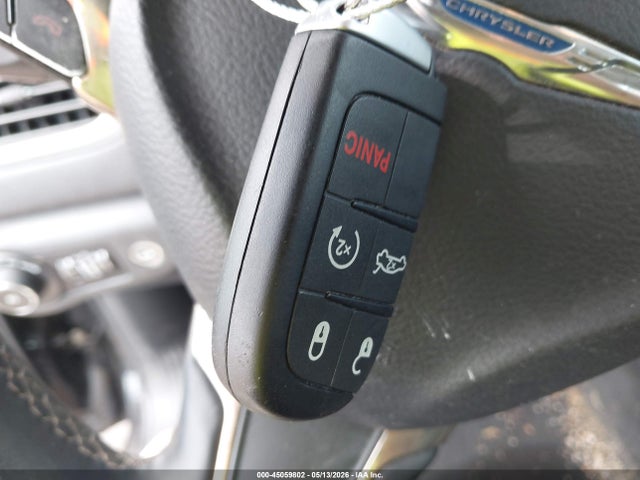 Chrysler 200 C 2015 1C3CCCEG3FN610468 Image 11