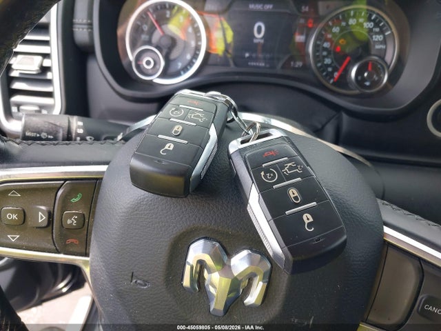45059805 :رقم المزاد ، 1C6SRFRT3KN774156 vin ، 2019 Ram 1500 Laramie  4x4 6'4 Box مزاد بيع