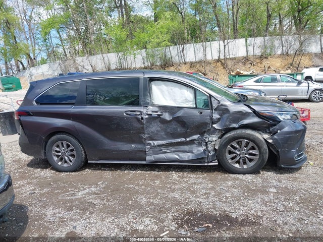 45059898 :رقم المزاد ، 5TDYSKFC5NS064145 vin ، 2022 Toyota Sienna Xle مزاد بيع