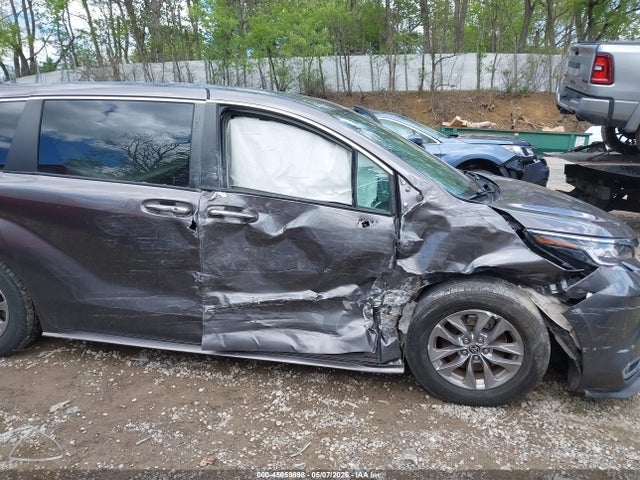 45059898 :رقم المزاد ، 5TDYSKFC5NS064145 vin ، 2022 Toyota Sienna Xle مزاد بيع