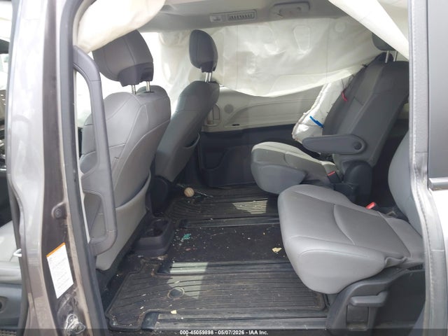 45059898 :رقم المزاد ، 5TDYSKFC5NS064145 vin ، 2022 Toyota Sienna Xle مزاد بيع