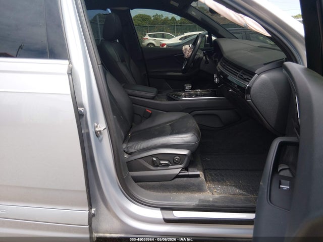Audi Q7 3.0t Premium 2018 WA1VAAF72JD040730 Image 5