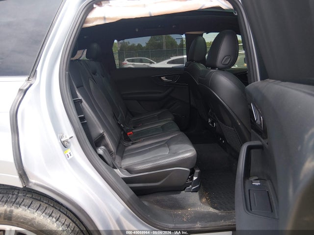 Audi Q7 3.0t Premium 2018 WA1VAAF72JD040730 Image 8