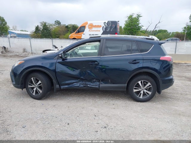 2017 Toyota Rav4 Xle მანქანა იყიდება აუქციონზე, vin: JTMRFREV0HJ713968, აუქციონის ნომერი: 45060044