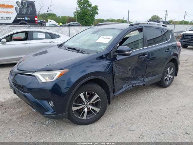 2017 Toyota Rav4 Xle მანქანა იყიდება აუქციონზე, vin: JTMRFREV0HJ713968, აუქციონის ნომერი: 45060044