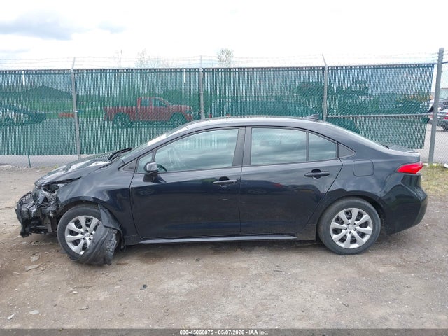 45060075 :رقم المزاد ، 5YFEPMAE3MP196367 vin ، 2021 Toyota Corolla Le مزاد بيع