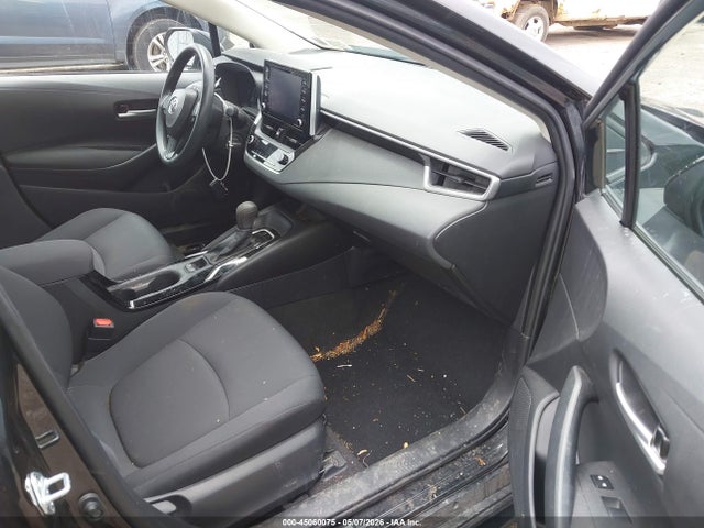 45060075 :رقم المزاد ، 5YFEPMAE3MP196367 vin ، 2021 Toyota Corolla Le مزاد بيع