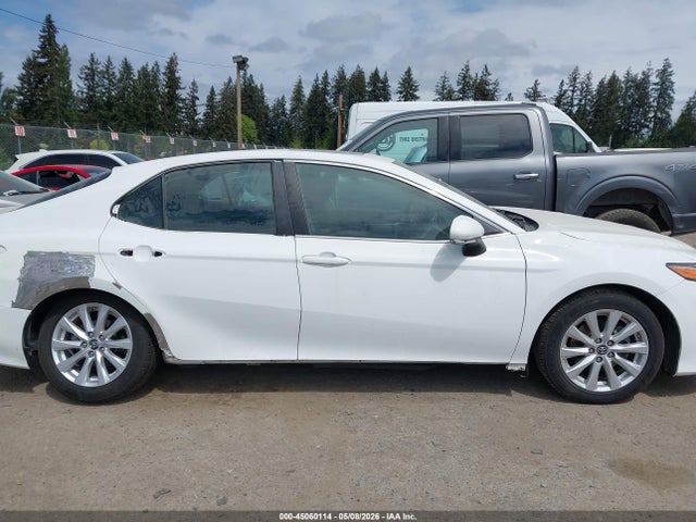 Продажа на аукционе авто 2018 Toyota Camry Le, vin: 4T1B11HK3JU632756, номер лота: 45060114