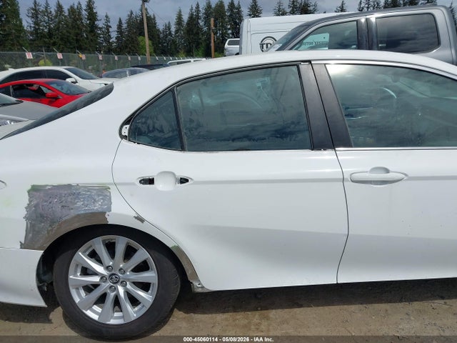 Продажа на аукционе авто 2018 Toyota Camry Le, vin: 4T1B11HK3JU632756, номер лота: 45060114