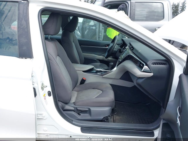 Продажа на аукционе авто 2018 Toyota Camry Le, vin: 4T1B11HK3JU632756, номер лота: 45060114