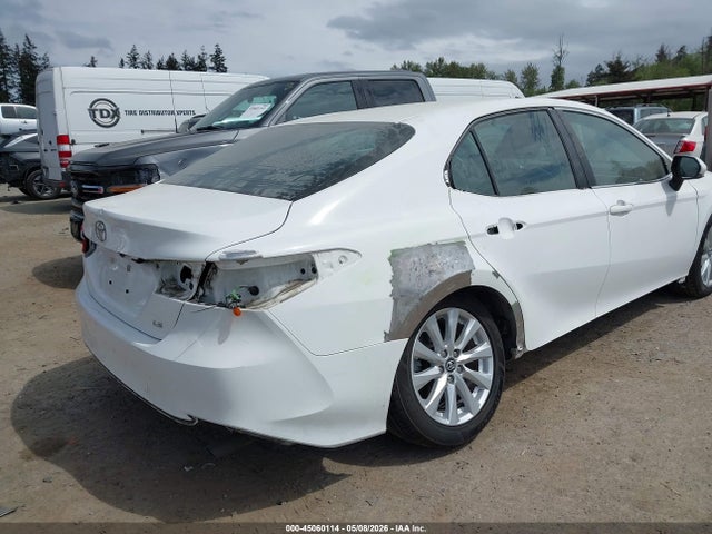 Продажа на аукционе авто 2018 Toyota Camry Le, vin: 4T1B11HK3JU632756, номер лота: 45060114