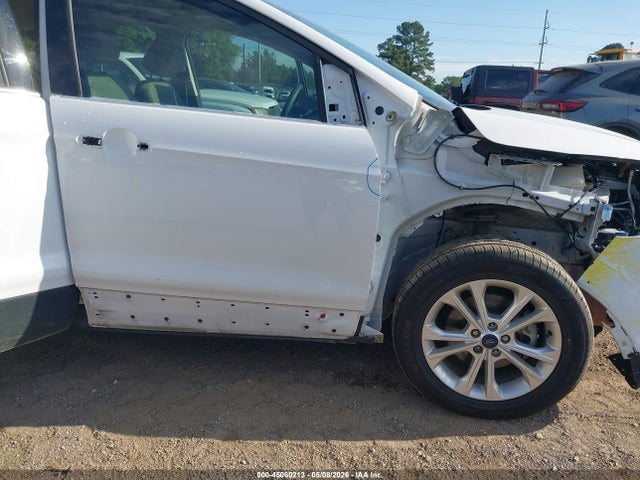 45060213 :رقم المزاد ، 1FMCU0GD4HUE94339 vin ، 2017 Ford Escape Se مزاد بيع