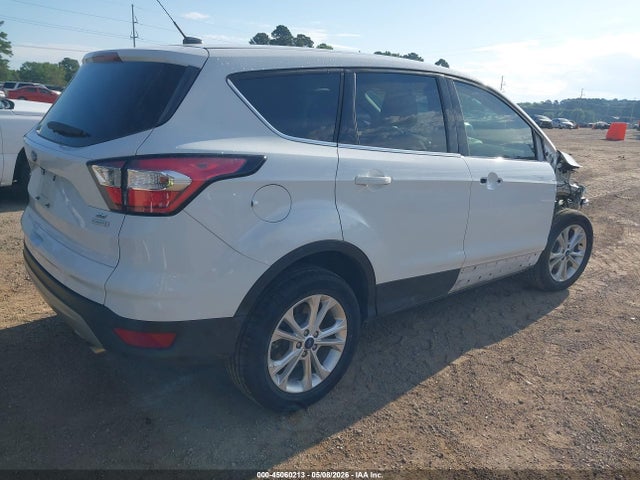 45060213 :رقم المزاد ، 1FMCU0GD4HUE94339 vin ، 2017 Ford Escape Se مزاد بيع