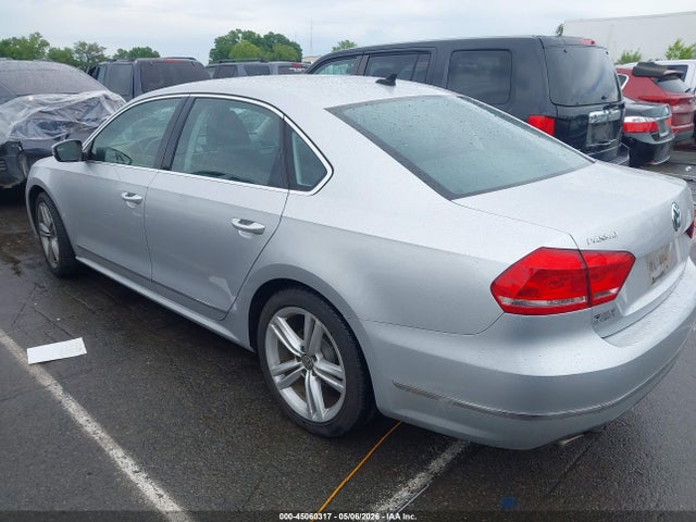 Aukcja sprzedaży 2015 Volkswagen Passat 2.0l Tdi Sel Premium, vin: 1VWCV7A32FC014955, numer aukcji: 45060317