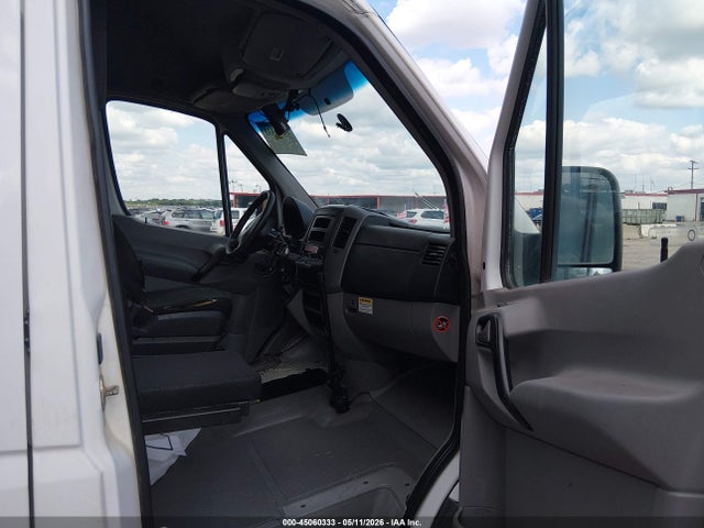 45060333 :رقم المزاد ، WD3PE8DDXGP247260 vin ، 2016 Mercedes-benz Sprinter 2500 High  Roof مزاد بيع