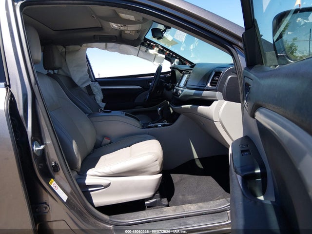 2015 Toyota Highlander Xle V6 მანქანა იყიდება აუქციონზე, vin: 5TDKKRFH5FS063699, აუქციონის ნომერი: 45060336