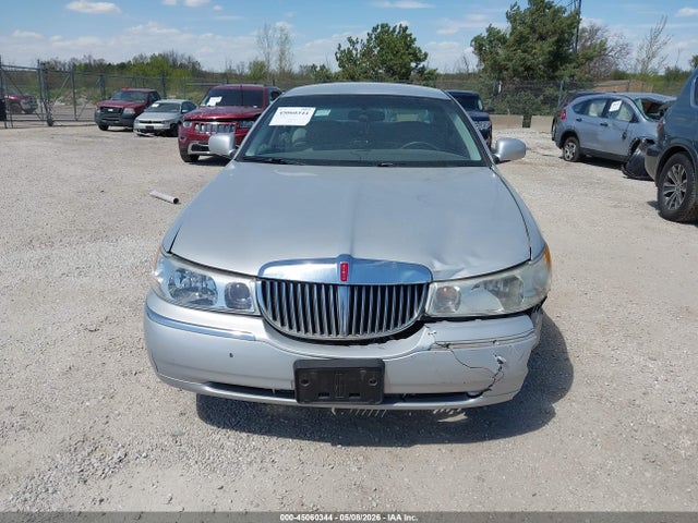 Aukcja sprzedaży 1998 Lincoln Town Car Executive, vin: 1LNFM81W6WY689130, numer aukcji: 45060344