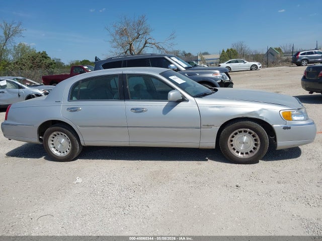 Aukcja sprzedaży 1998 Lincoln Town Car Executive, vin: 1LNFM81W6WY689130, numer aukcji: 45060344