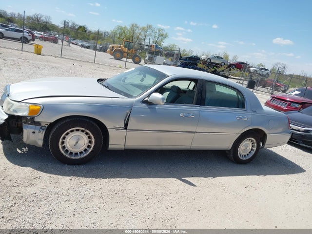 Aukcja sprzedaży 1998 Lincoln Town Car Executive, vin: 1LNFM81W6WY689130, numer aukcji: 45060344