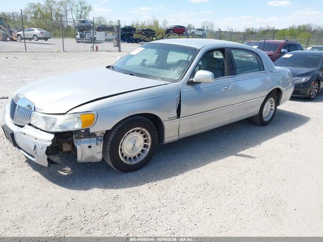 Aukcja sprzedaży 1998 Lincoln Town Car Executive, vin: 1LNFM81W6WY689130, numer aukcji: 45060344