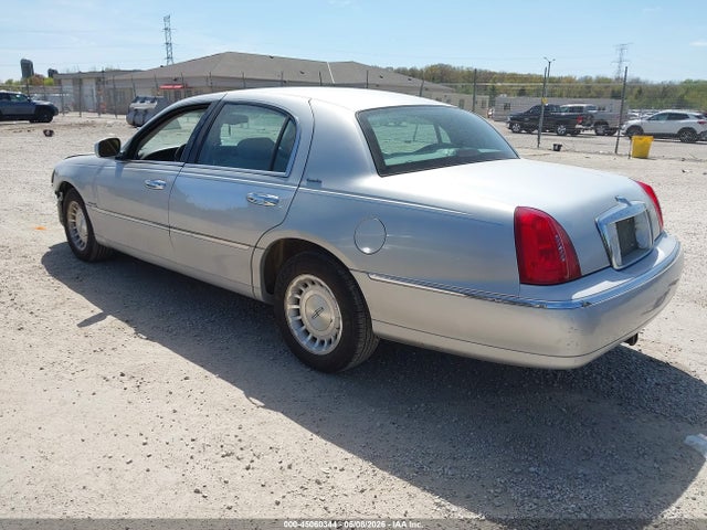 Aukcja sprzedaży 1998 Lincoln Town Car Executive, vin: 1LNFM81W6WY689130, numer aukcji: 45060344