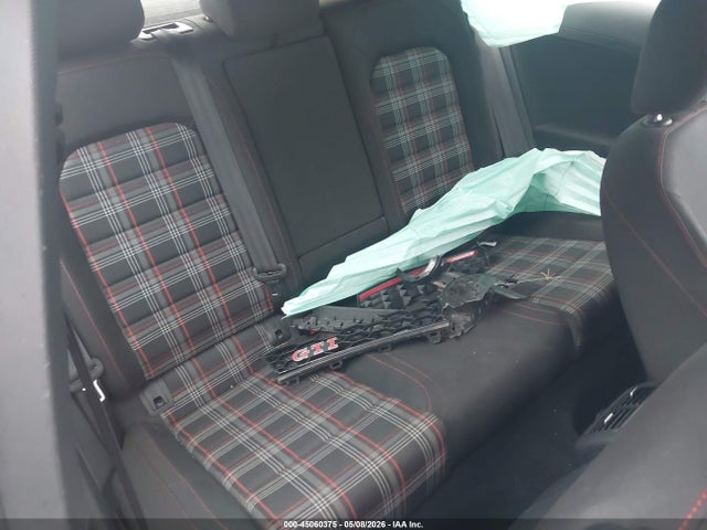 Продажа на аукционе авто 2015 Volkswagen Golf Gti 2.0t S W/performance Package 2-door, vin: 3VWT47AU8FM074670, номер лота: 45060375